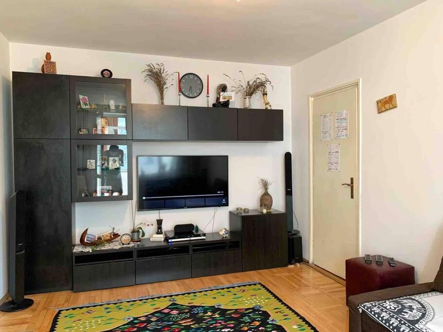 Central Apartment Muncii Area Netflix Bucharest Exterior photo