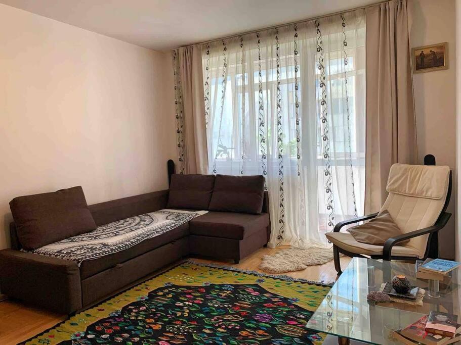 Central Apartment Muncii Area Netflix Bucharest Exterior photo
