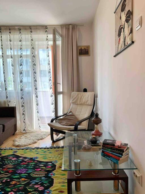 Central Apartment Muncii Area Netflix Bucharest Exterior photo